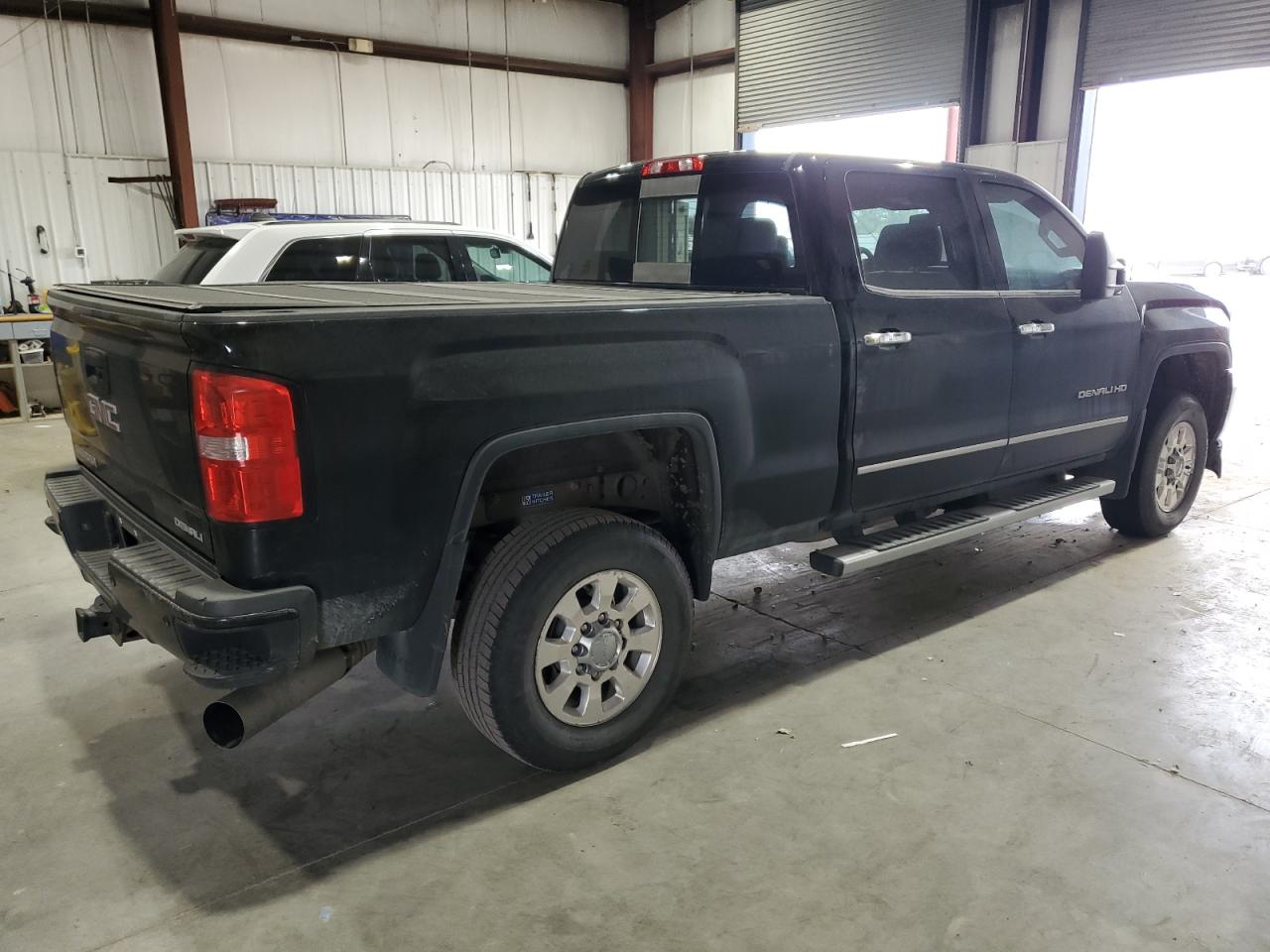 GMC Sierra K2500 Denali Image 3
