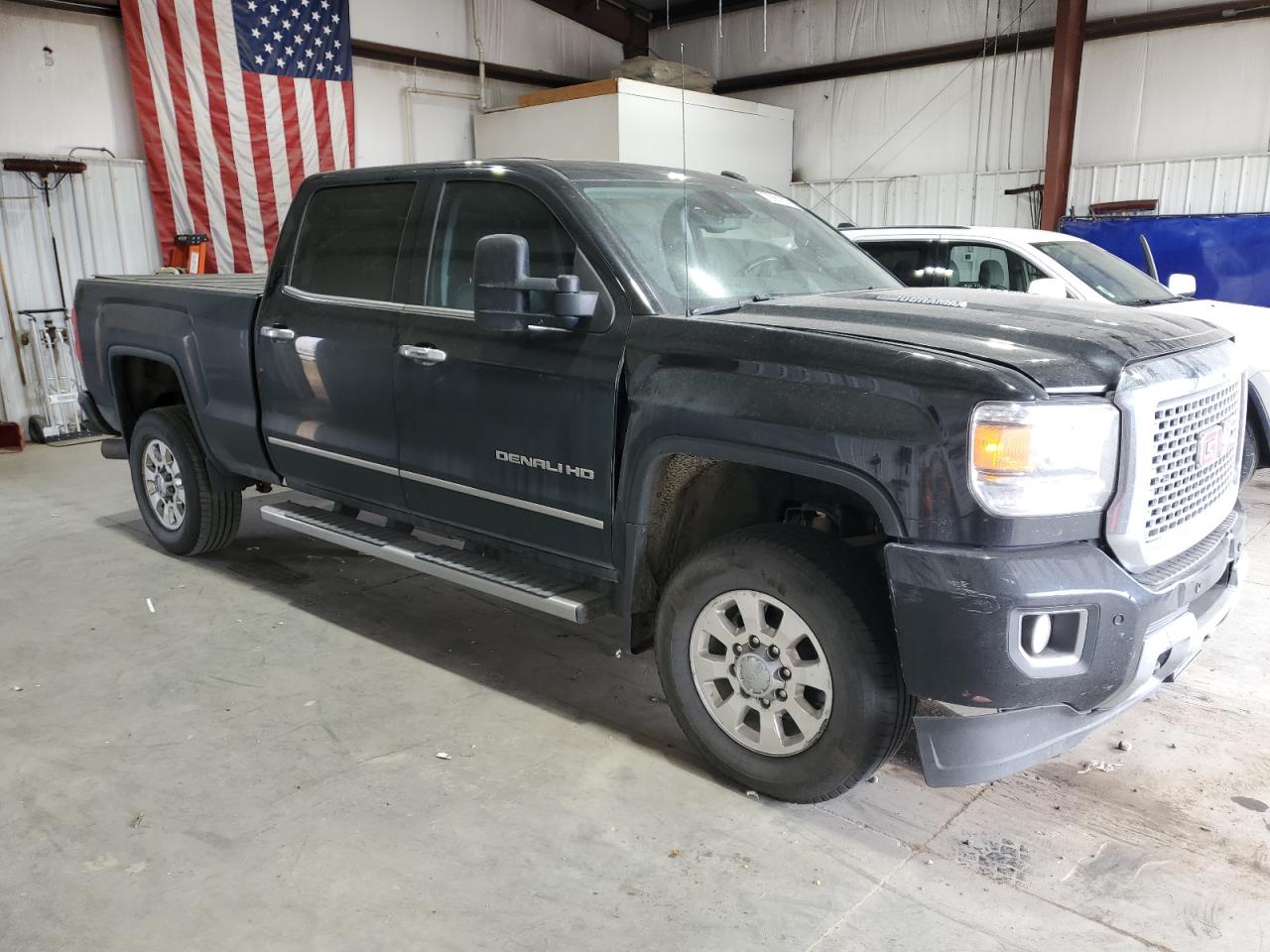 GMC Sierra K2500 Denali Image 7