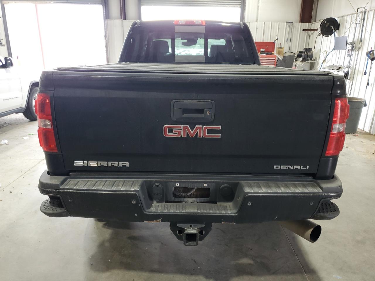 GMC Sierra K2500 Denali Image 5