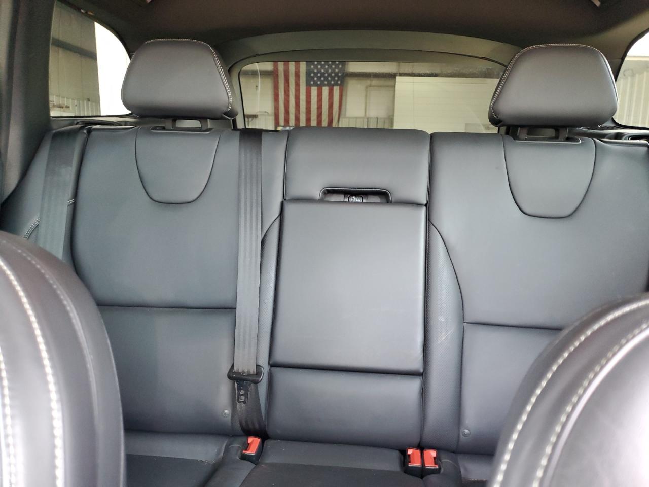 Volvo XC60 T6 R-design Platinum Image 9