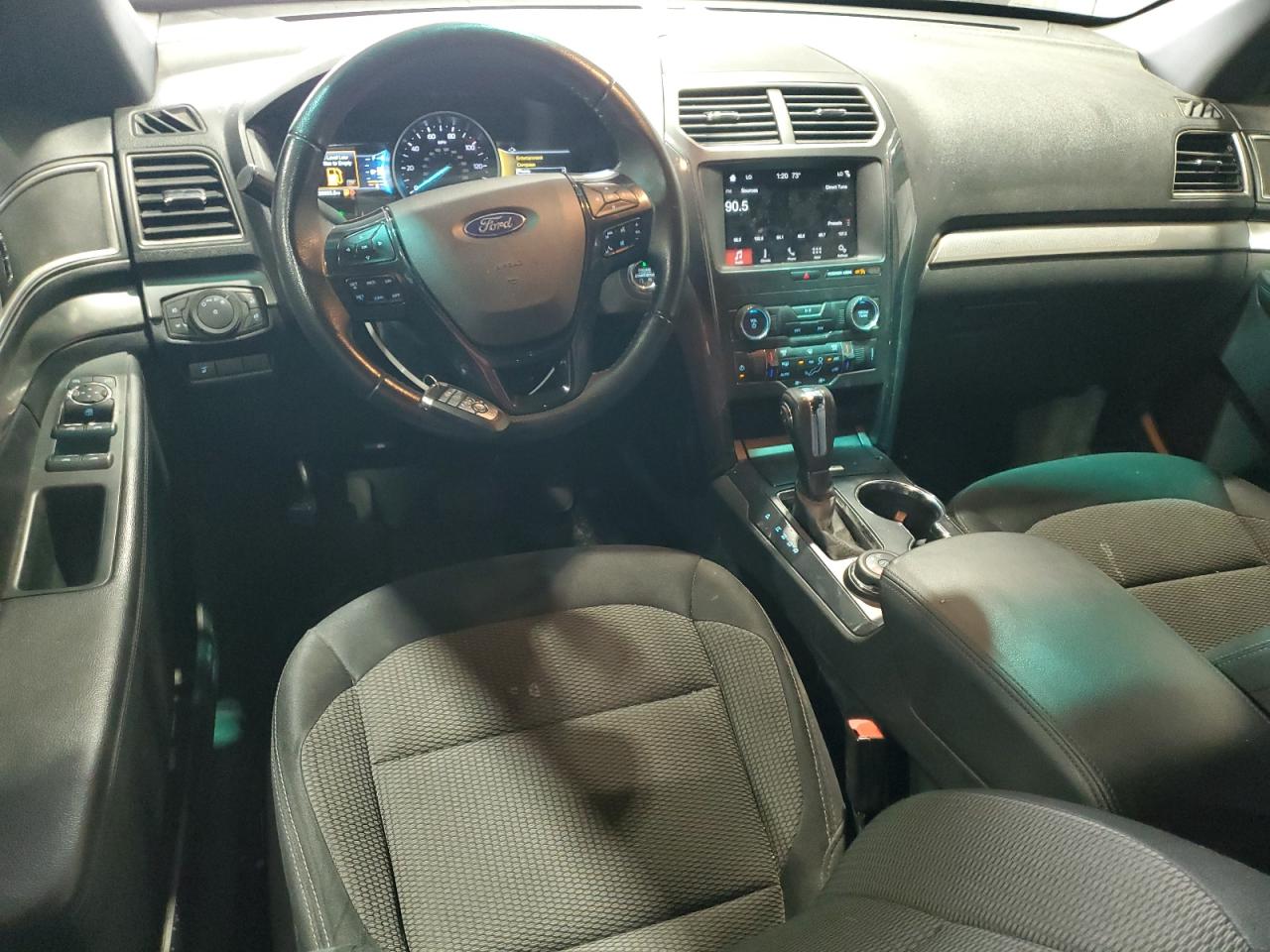 Ford Explorer Xlt Image 11