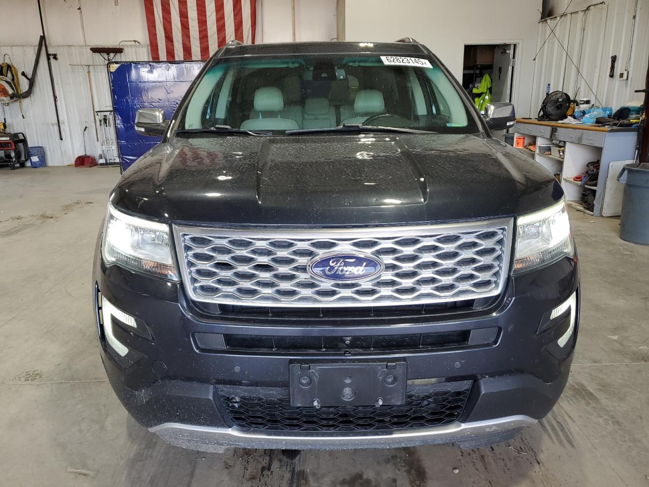 Ford Explorer Platinum Image 5