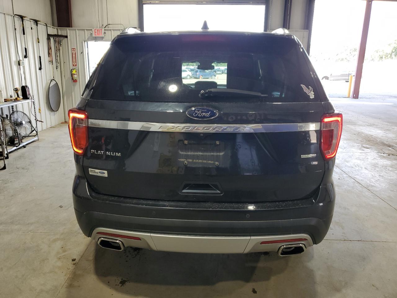Ford Explorer Platinum Image 4