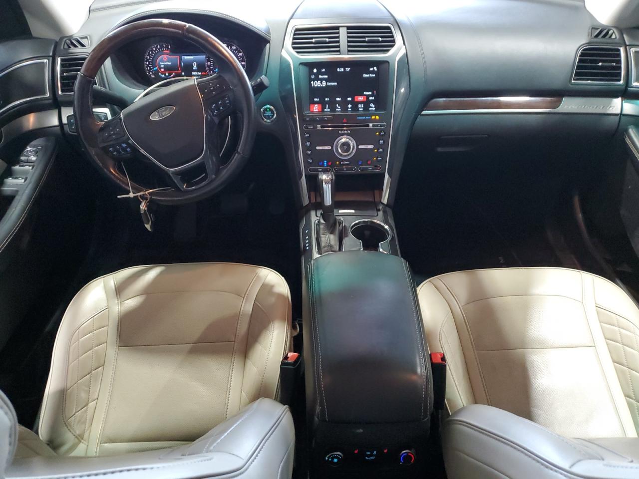 Ford Explorer Platinum Image 6