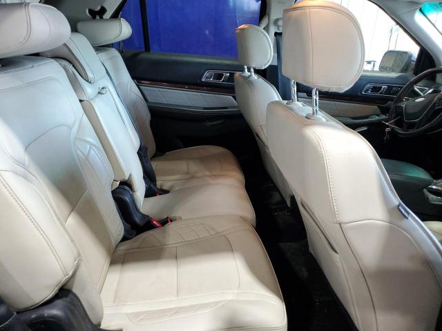 Ford Explorer Platinum Image 11