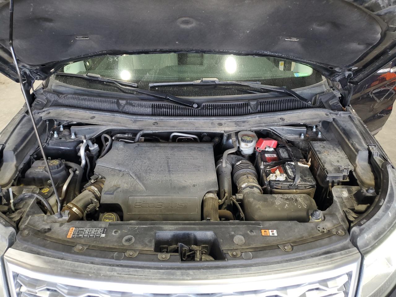 Ford Explorer Platinum Image 2