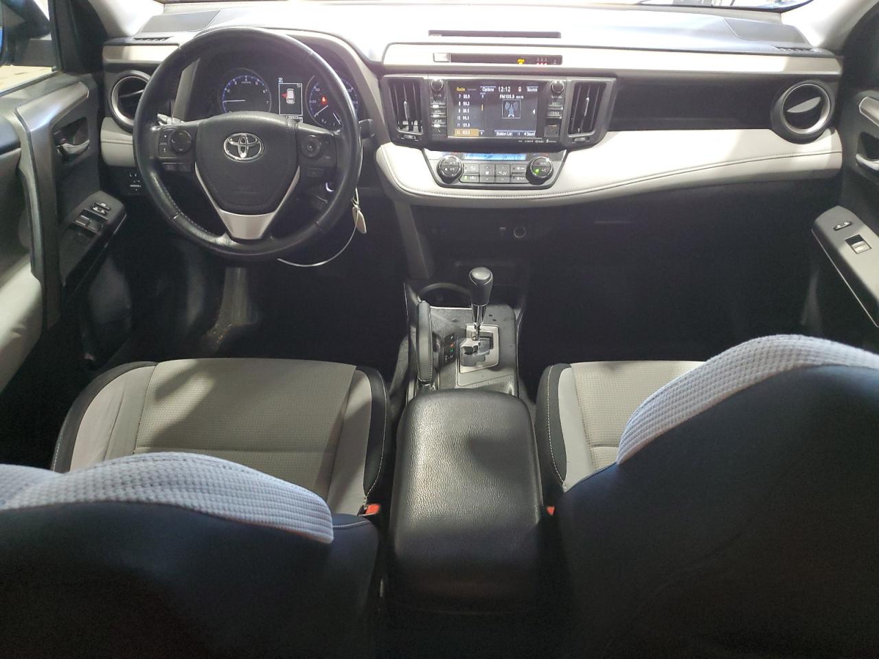 Toyota RAV4 Xle Image 8
