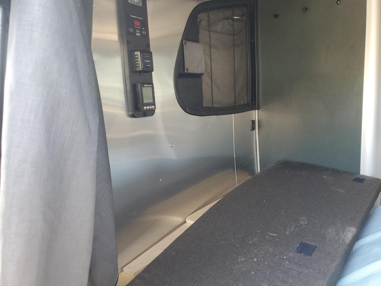 Airstream Trailer Image 10