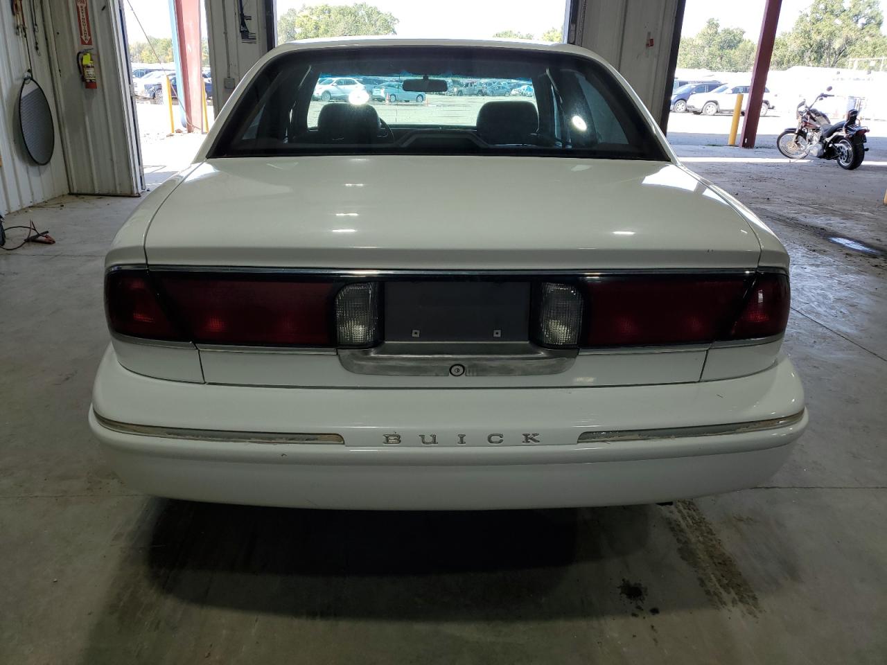 Buick LeSabre Limited Image 11