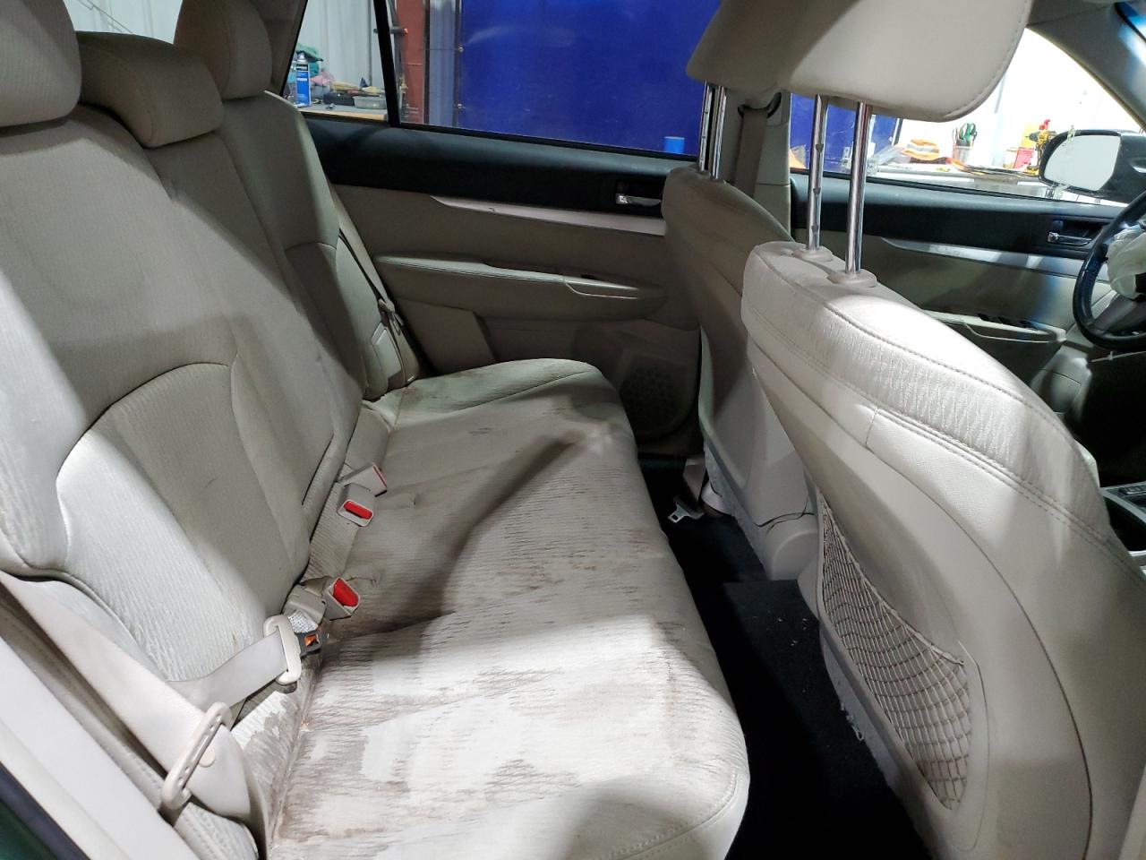 Subaru Outback 2.5i Premium Image 2