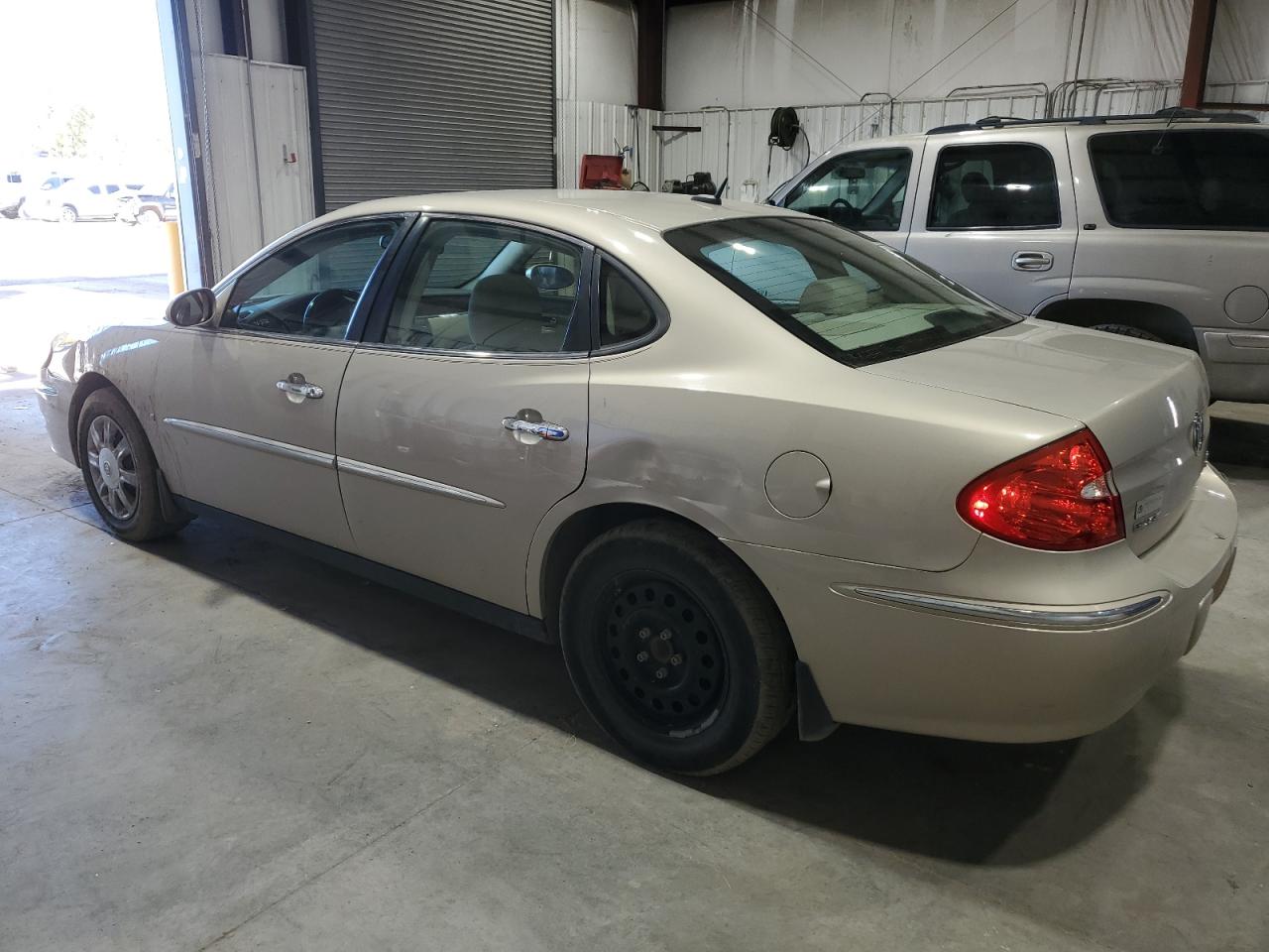 Buick LaCrosse Cx Image 2