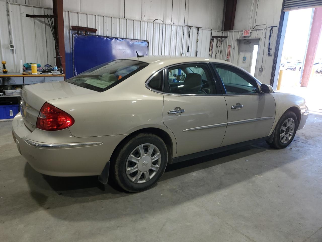 Buick LaCrosse Cx Image 4