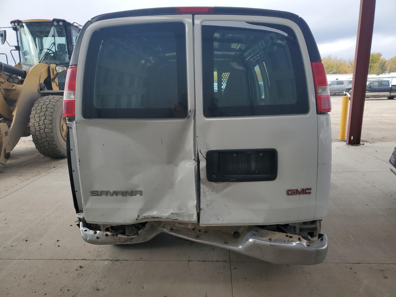 GMC Savana G2500 Image 11