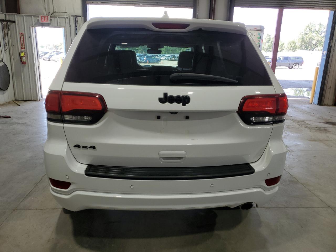 Jeep Grand Cherokee Laredo Image 2