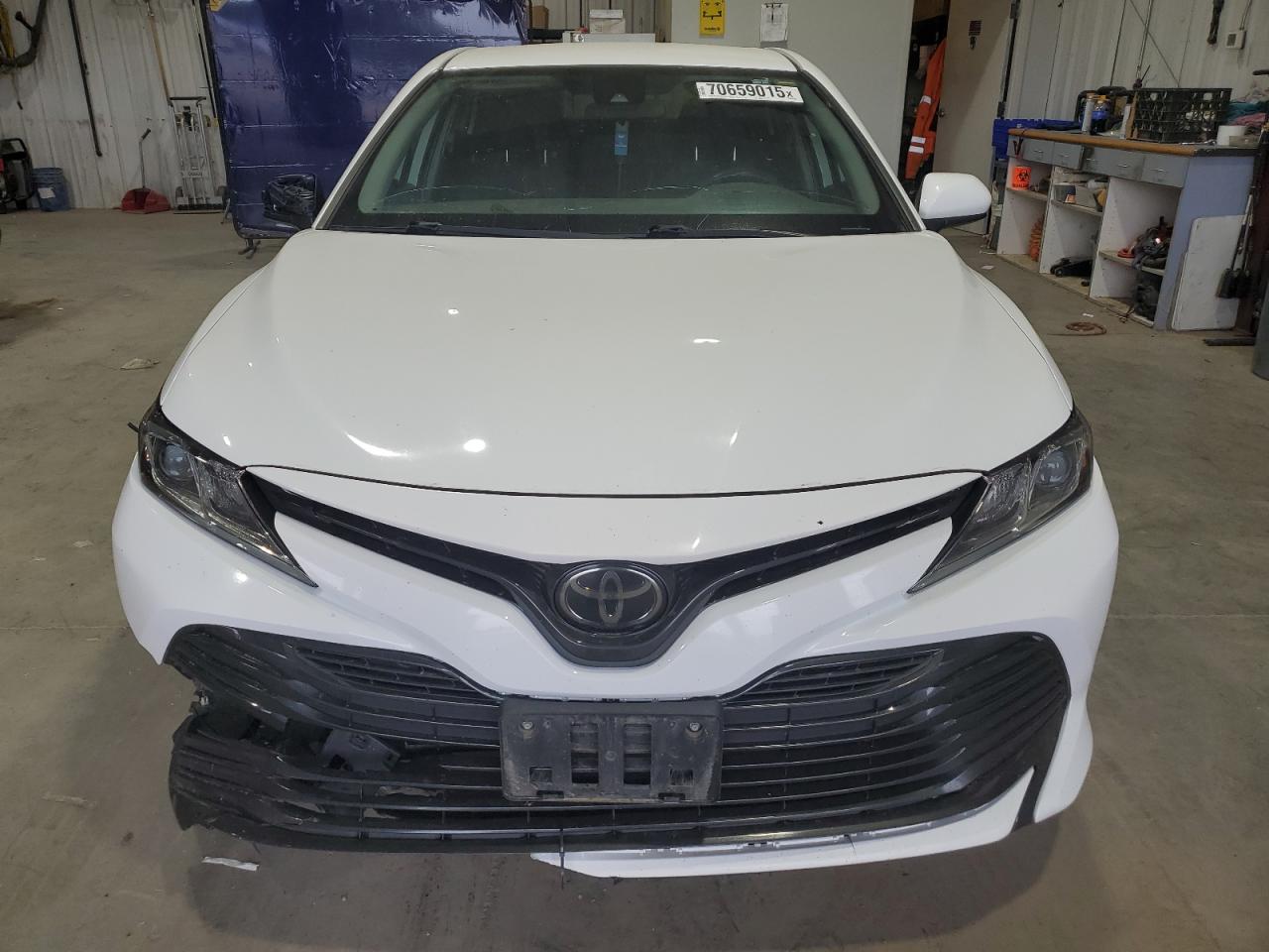 Toyota Camry Le Image 7
