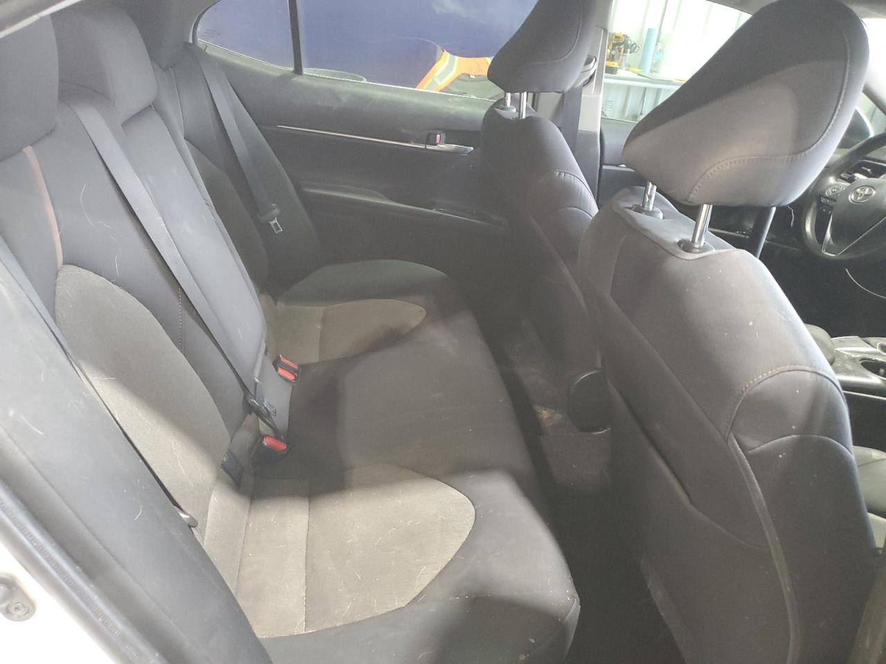 Toyota Camry Le Image 9