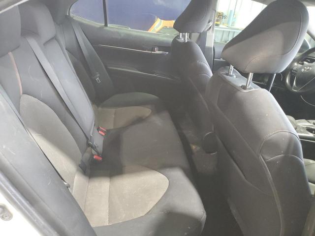 Toyota Camry Le Image 9