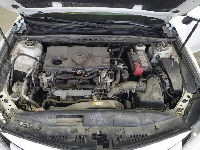 Toyota Camry Le Image 8