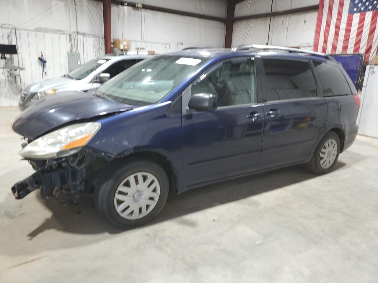 Toyota Sienna Ce Image 1