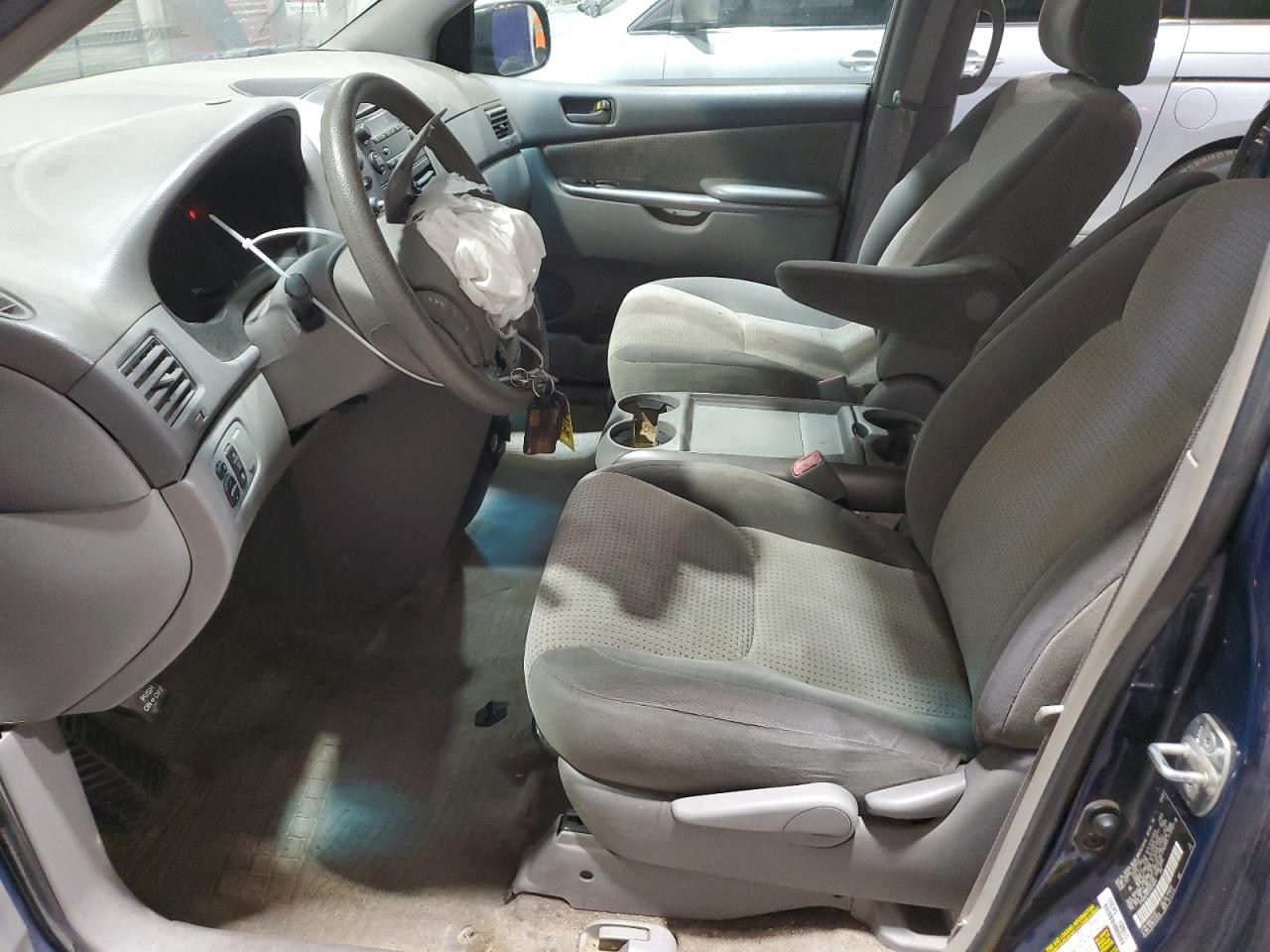 Toyota Sienna Ce Image 13