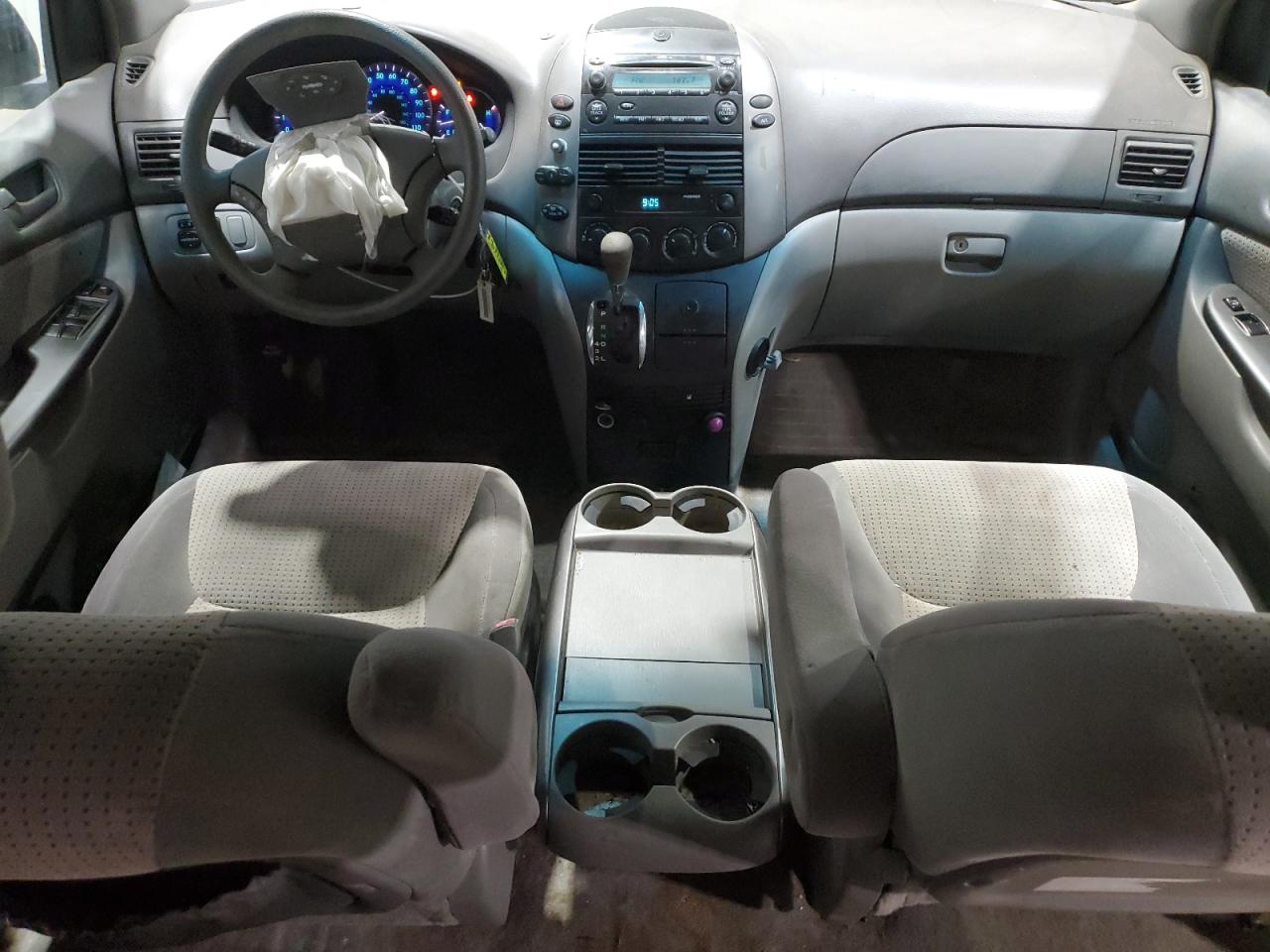 Toyota Sienna Ce Image 4