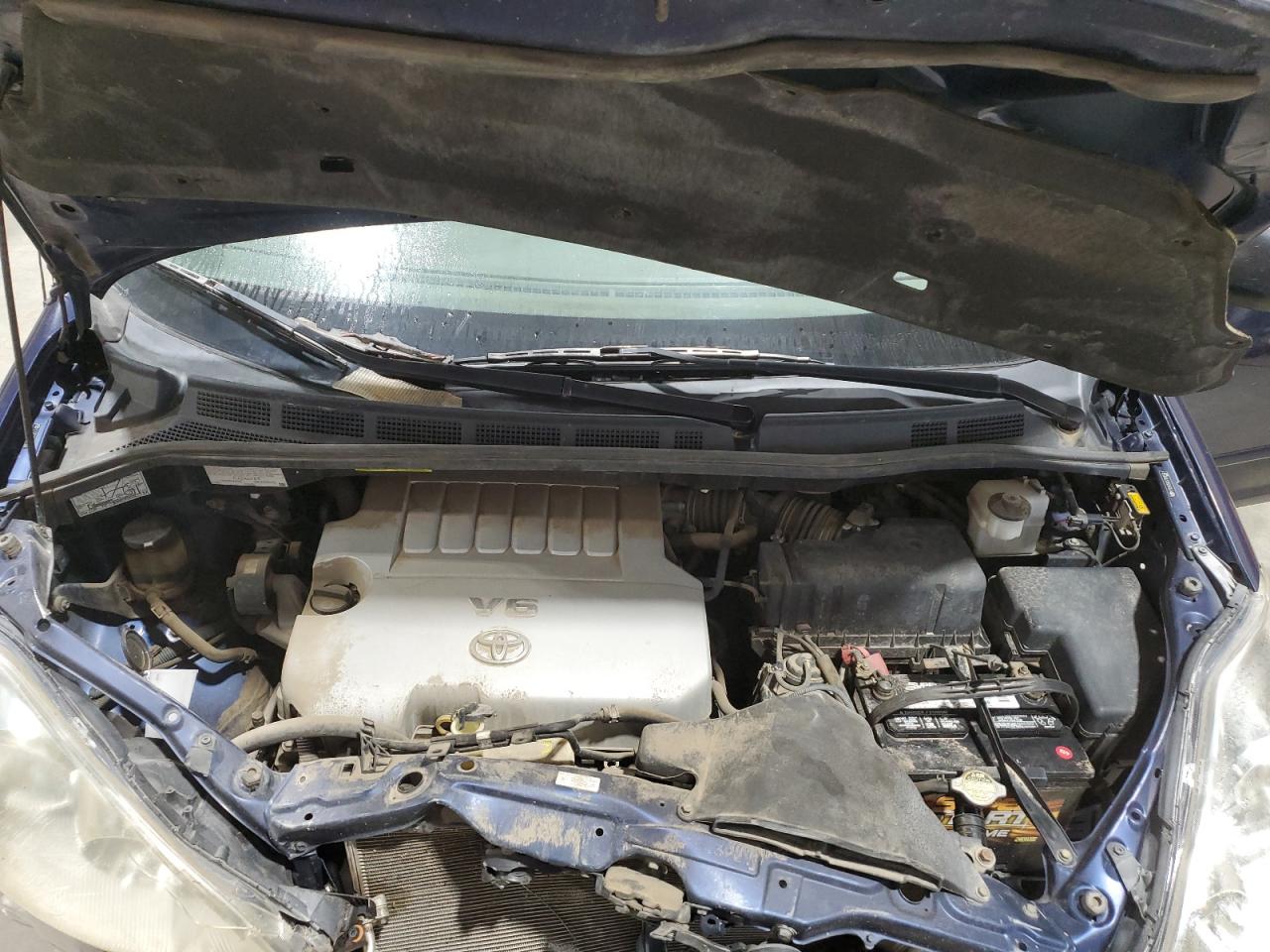 Toyota Sienna Ce Image 11