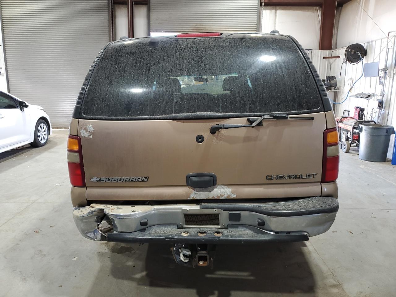 Chevrolet Suburban K1500 Image 2