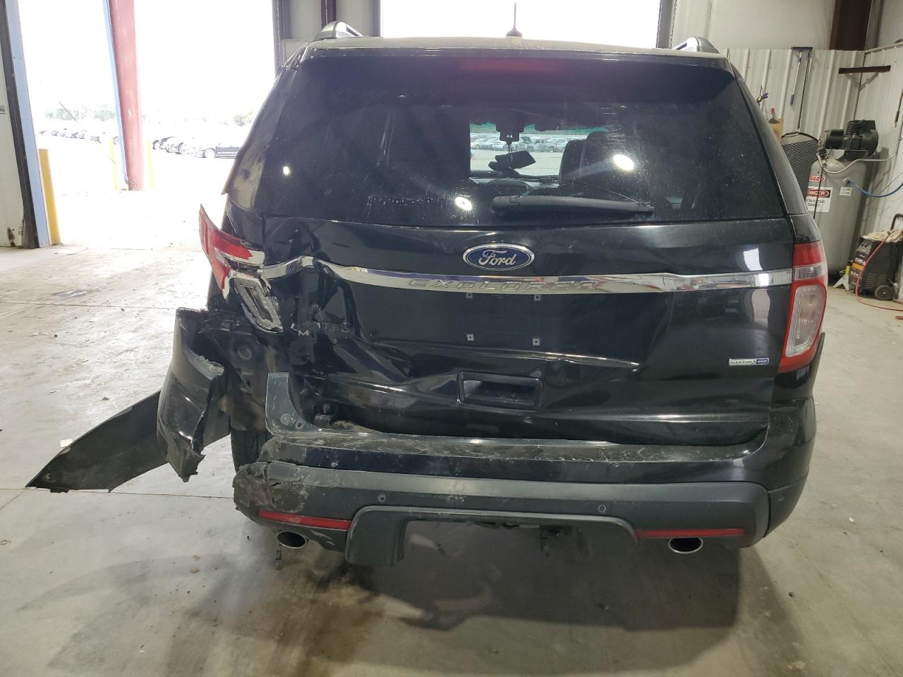 Ford Explorer Limited Image 5