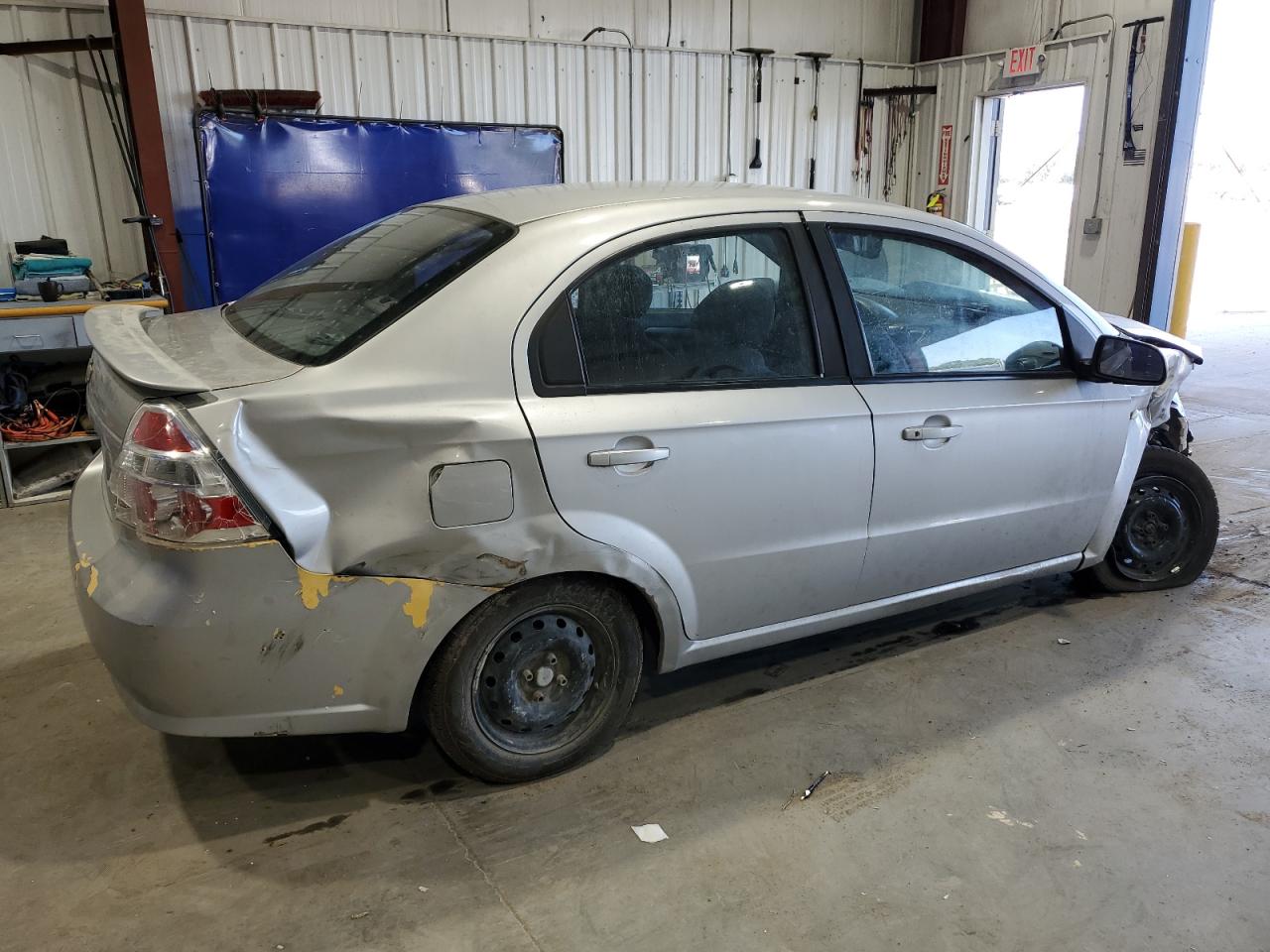 Chevrolet Aveo Base Image 9