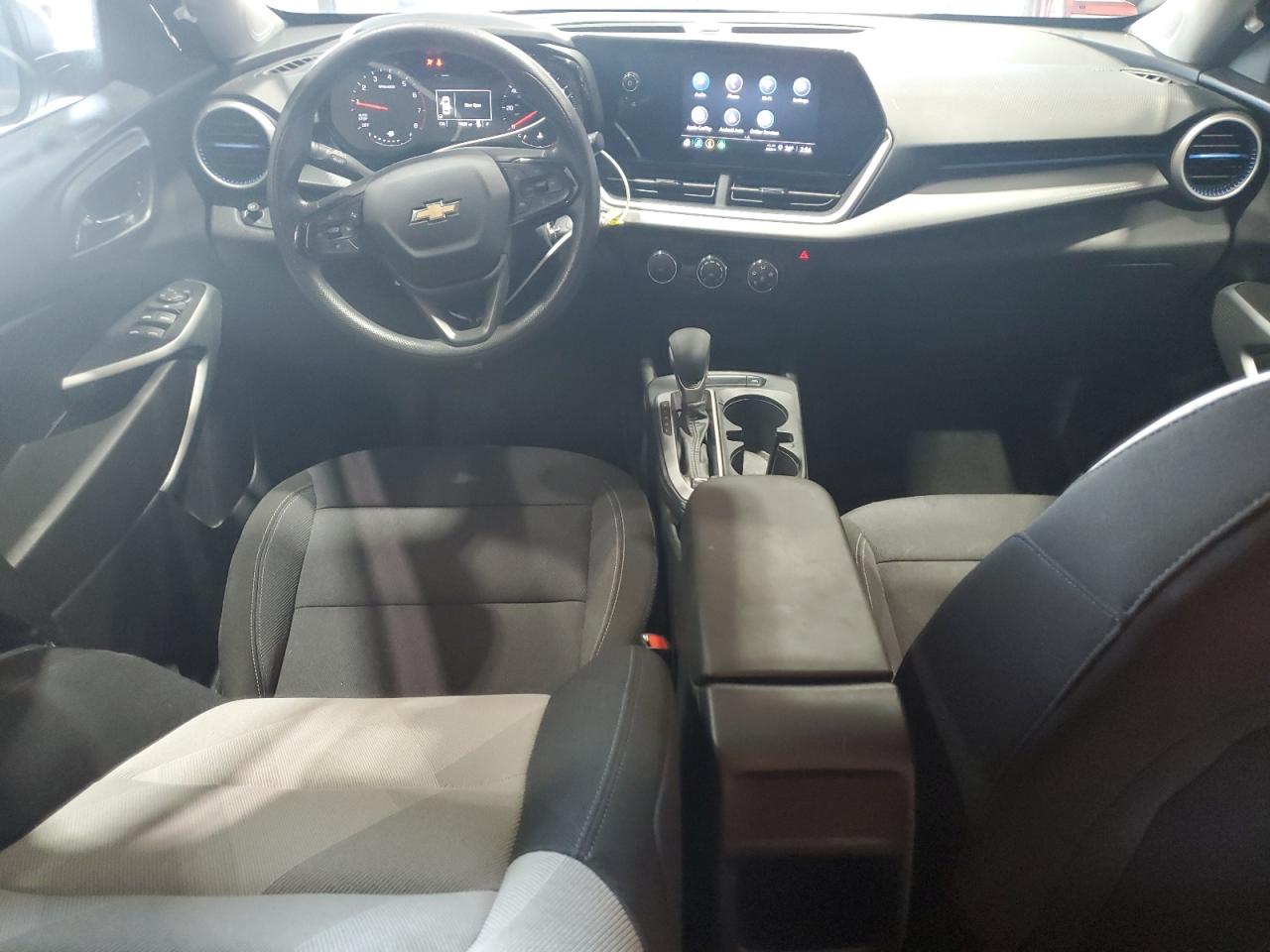 Chevrolet Trax Ls Image 2