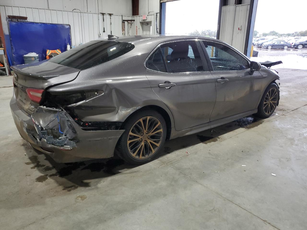 Toyota Camry Hybrid Image 7