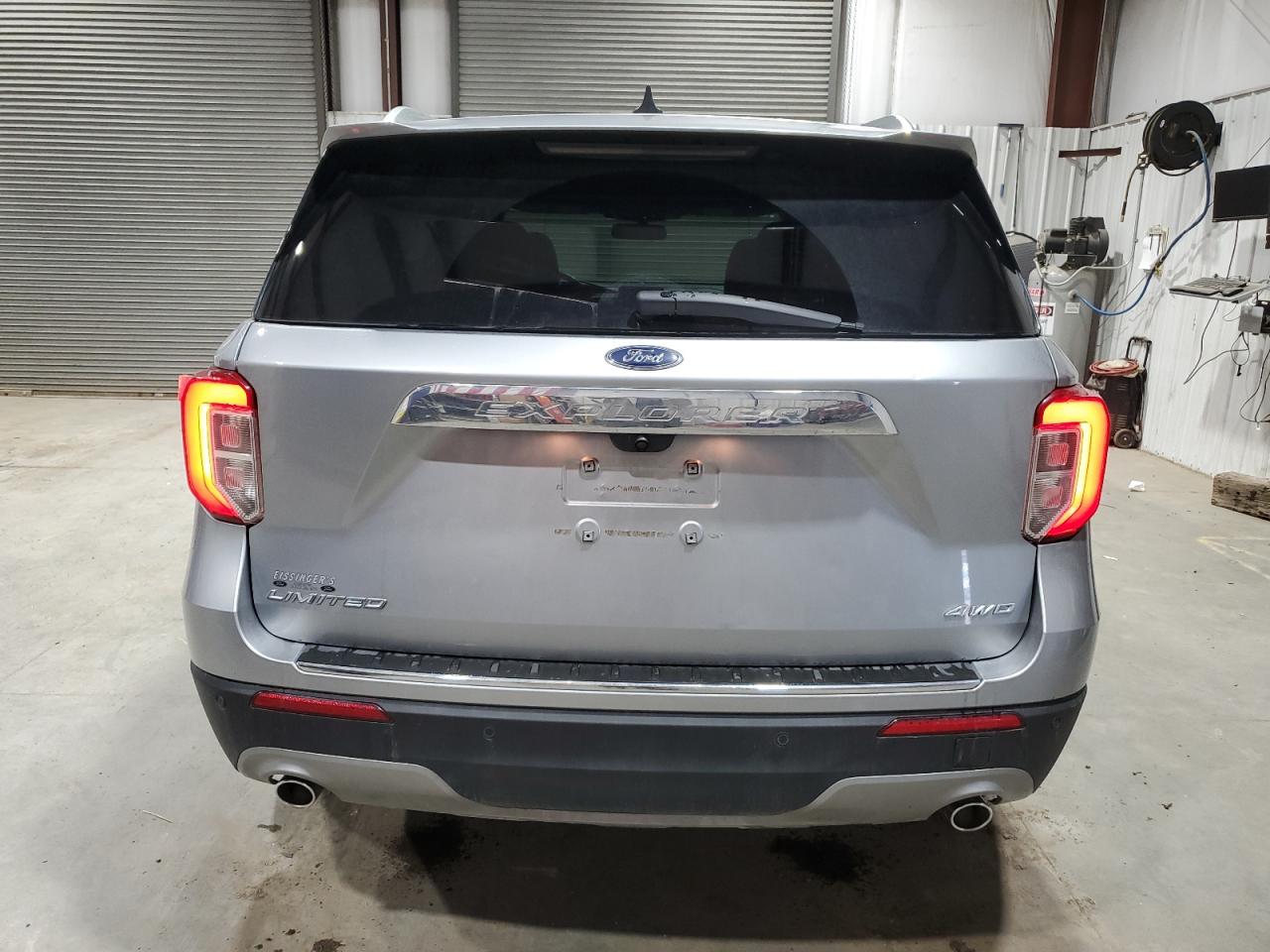 Ford Explorer Limited Image 5