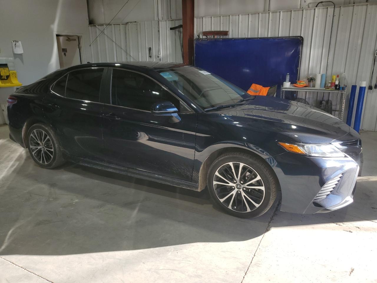 Toyota Camry Se Image 6