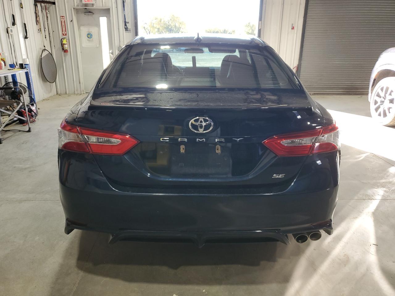 Toyota Camry Se Image 3