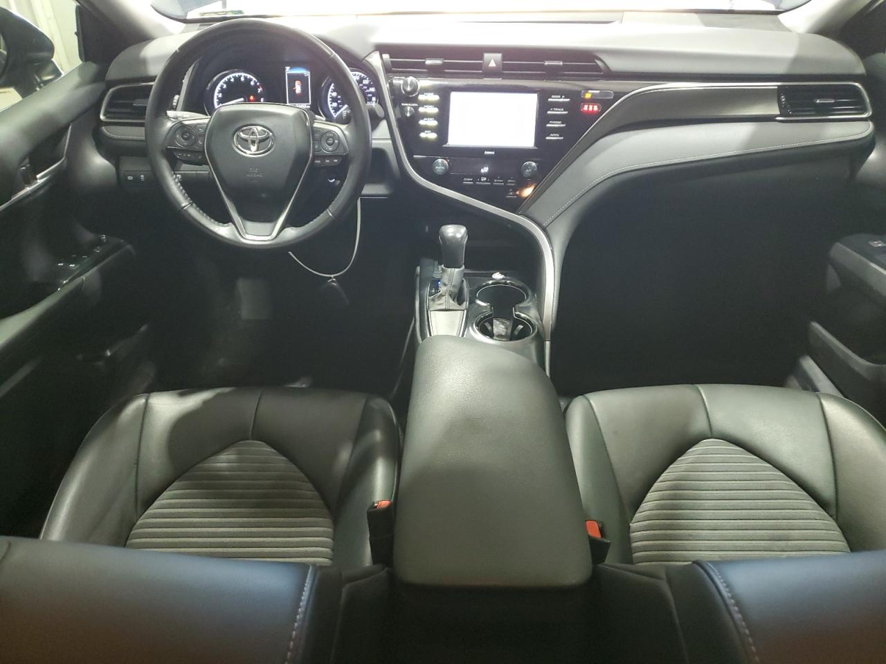 Toyota Camry Se Image 4