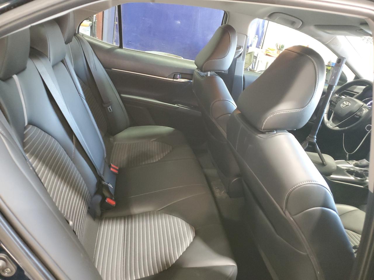 Toyota Camry Se Image 12