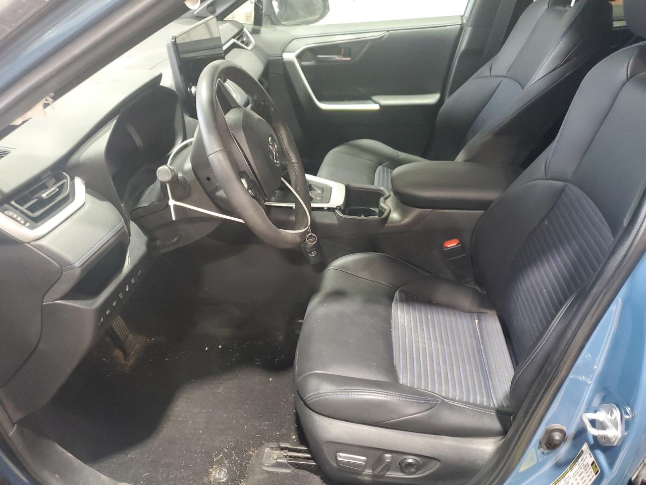 Toyota RAV4 Xse Image 2