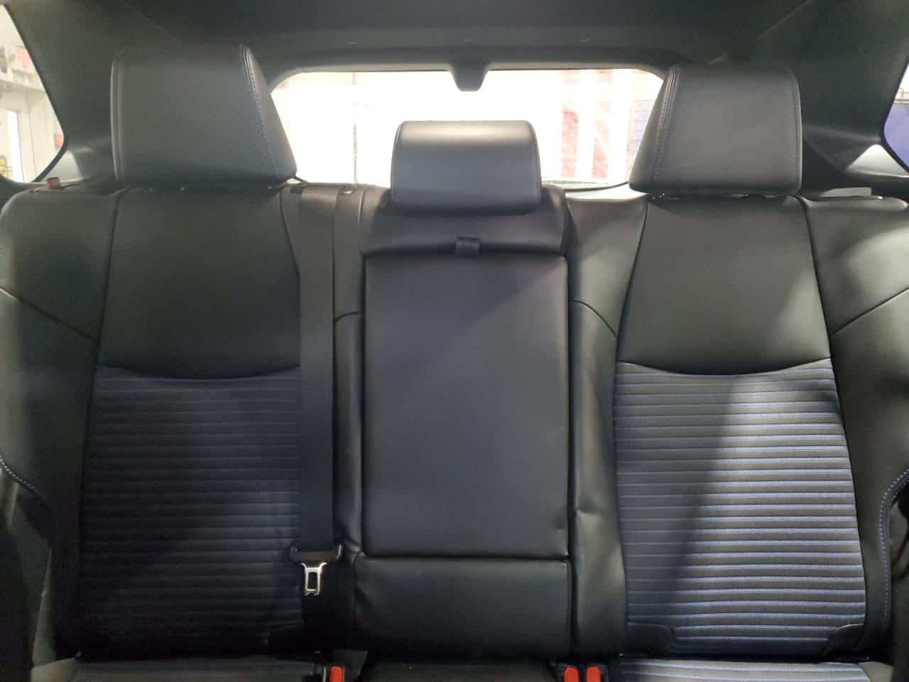 Toyota RAV4 Xse Image 12