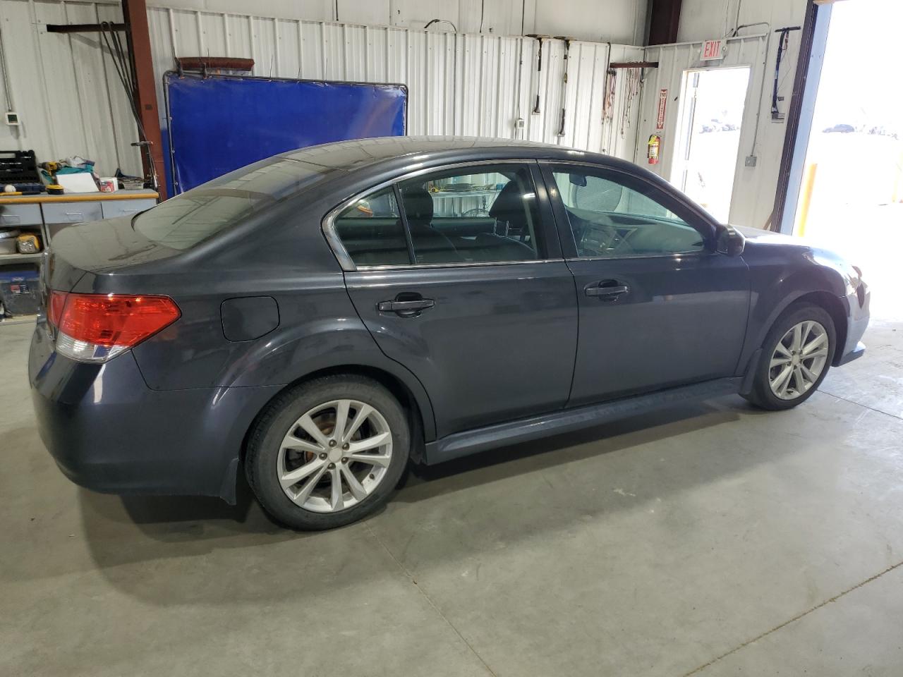 Subaru Legacy 2.5i Premium Image 3