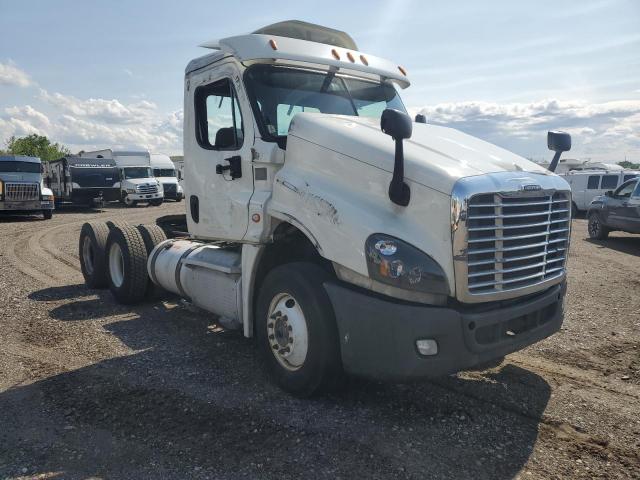  Salvage Freightliner Cascadia 1