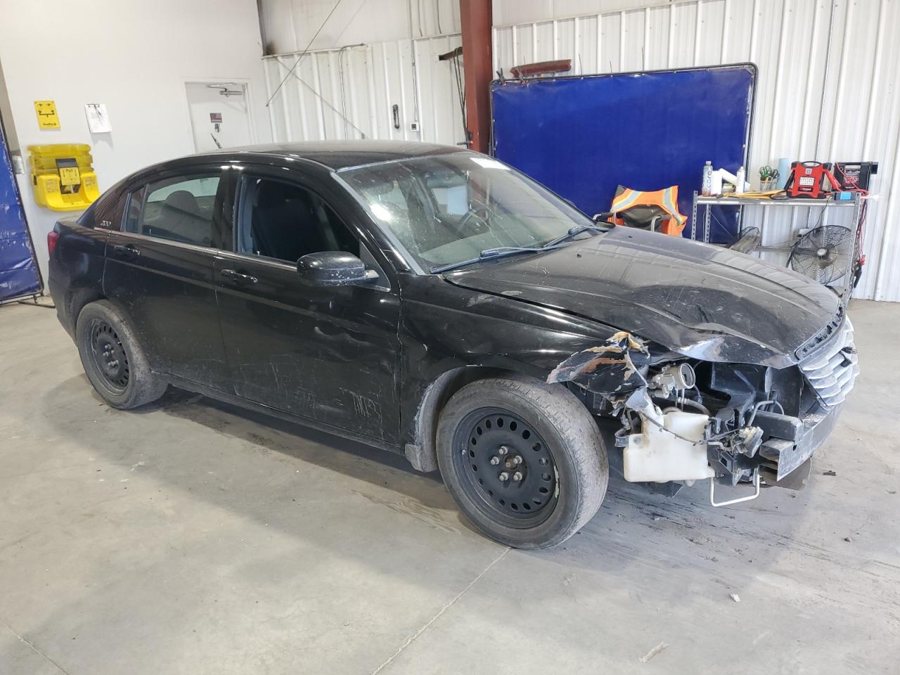 Chrysler 200 Lx Image 4