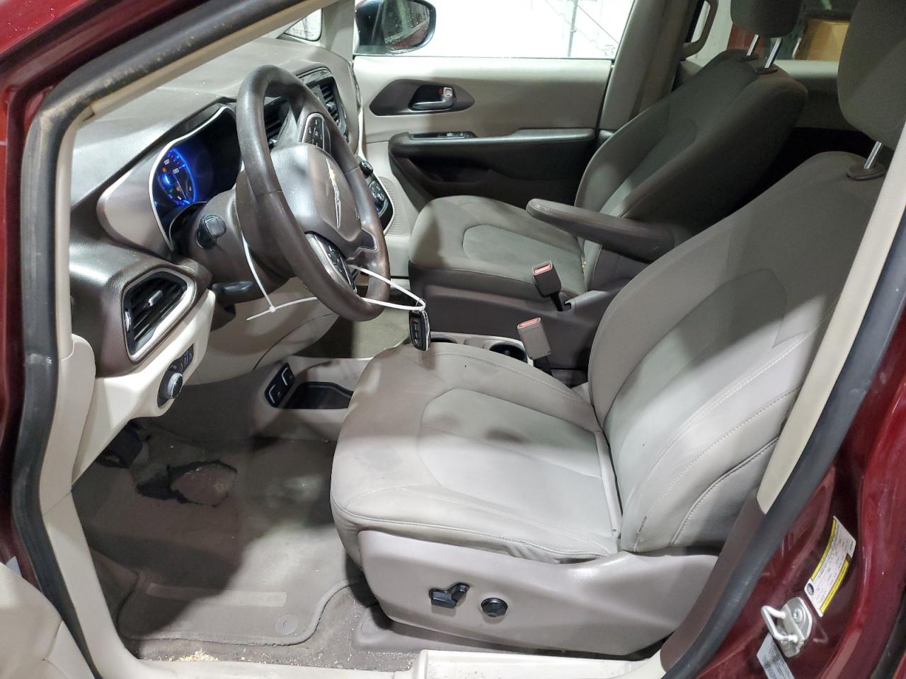 Chrysler Pacifica Touring Image 5