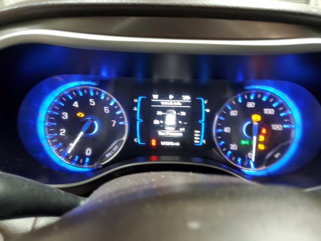 Chrysler Pacifica Touring Image 12