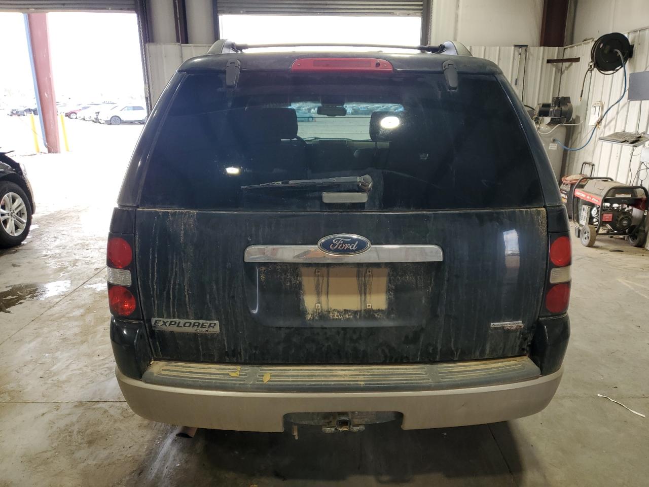 Ford Explorer Eddie Bauer Image 2