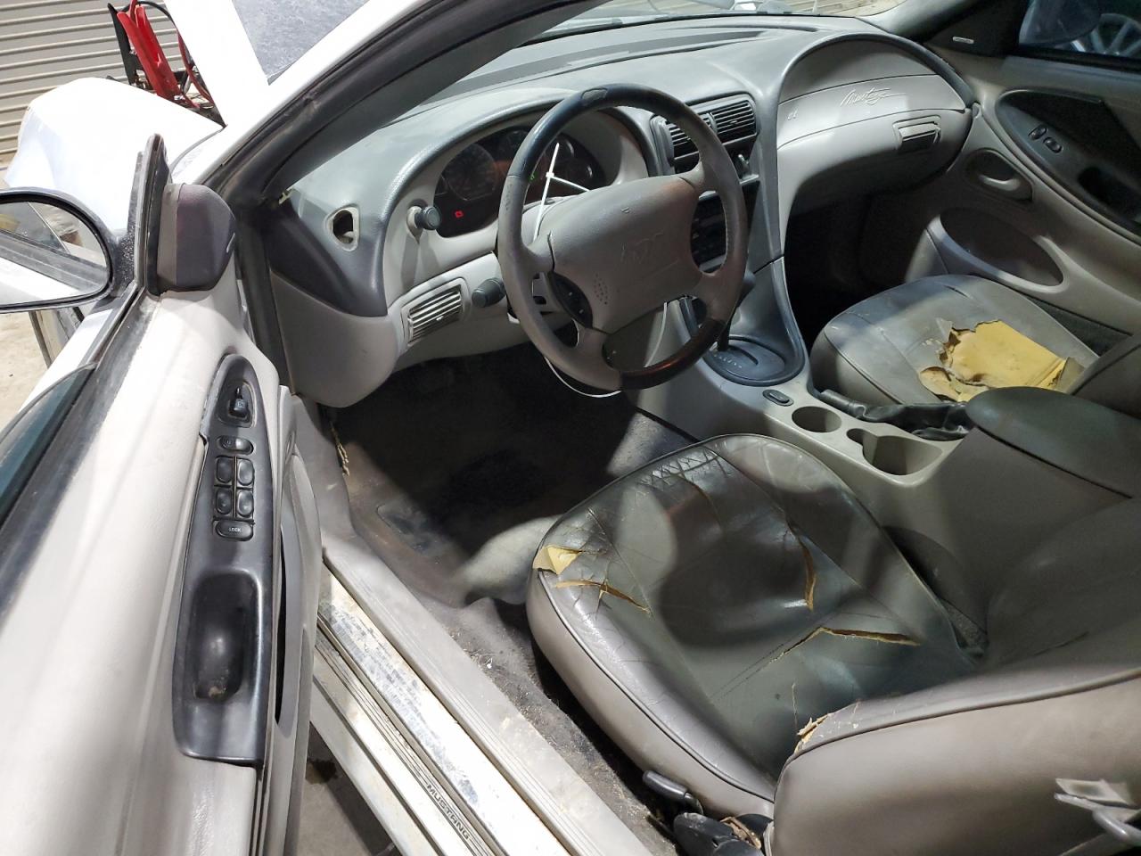 Ford Mustang Image 10