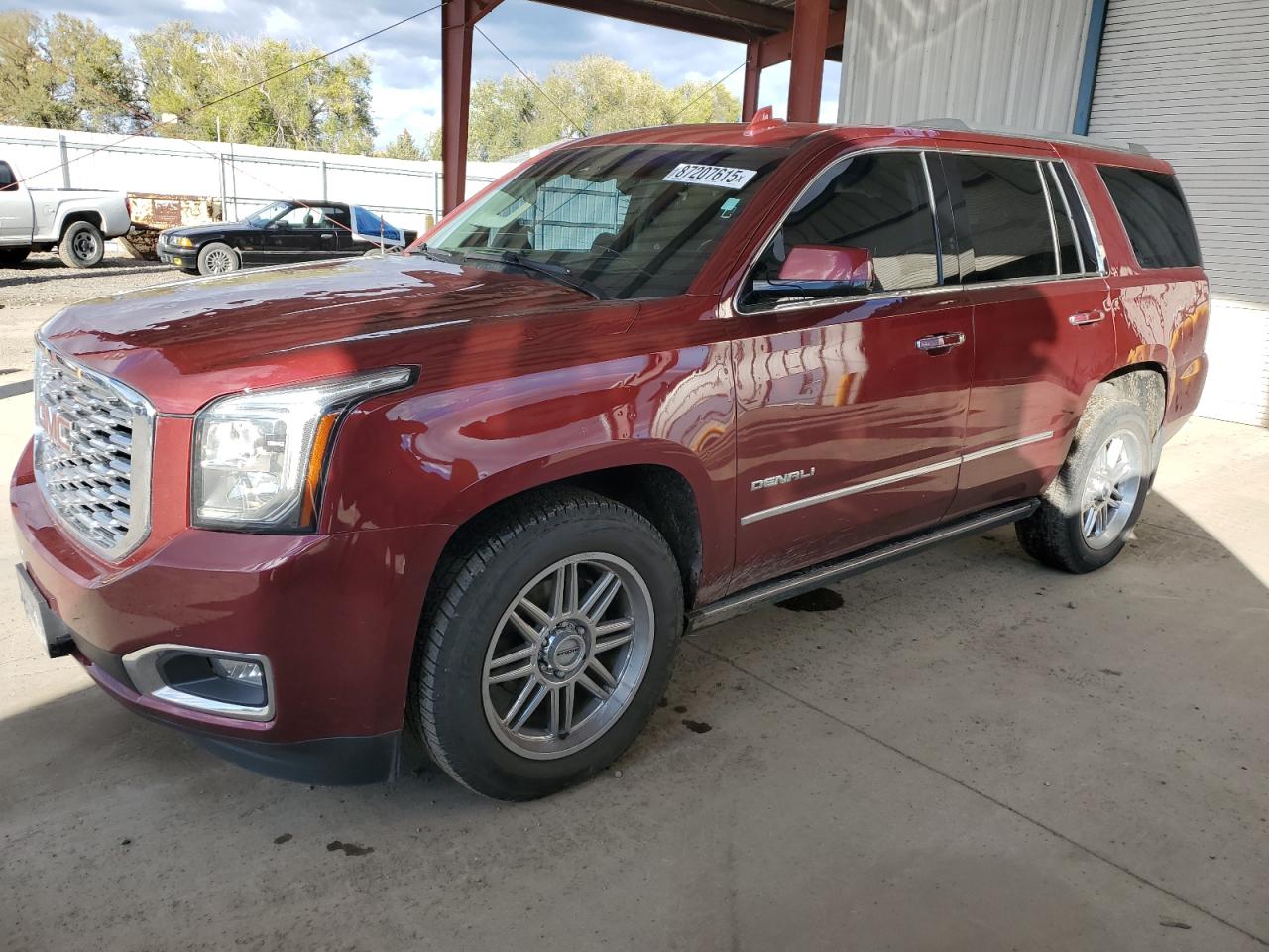 GMC Yukon Denali Image 1
