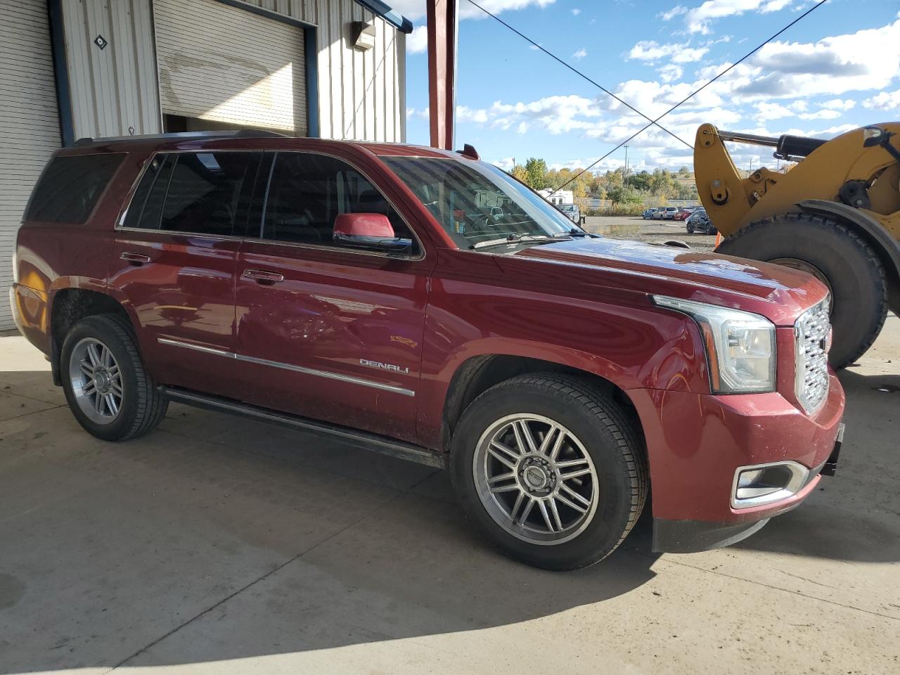 GMC Yukon Denali Image 10