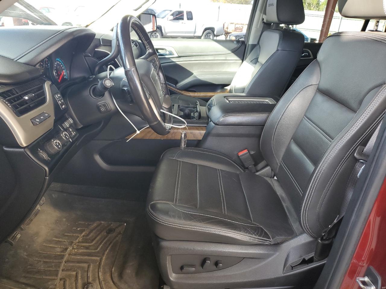 GMC Yukon Denali Image 5