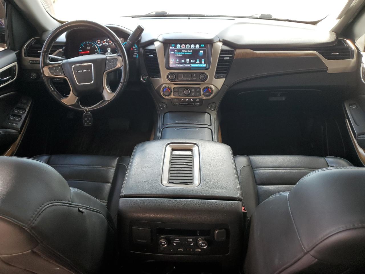 GMC Yukon Denali Image 12