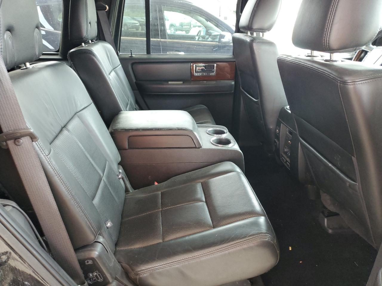 Lincoln Navigator Image 8